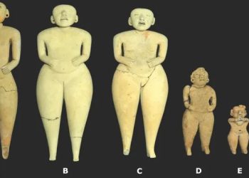 Кукли на 2400 години