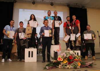 Отличия за млади строители