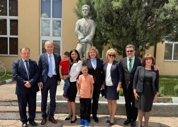 С делото на светите братя Кирил и Методий отбелязваме приноса на България към европейската и световната цивилизация, а днес десетки училища в страната честват своя патронен празник, каза министърът на образованието и науката Красимир Вълчев в Деня на светите равноапостоли