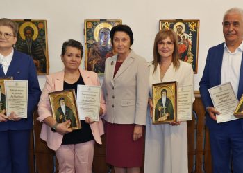 Четири директори бяха отличени от МОН с годишните награди "Св. Иван Рилски". Тази година те бяха връчени от заместник-министъра на образованието и науката д-р Емилия Лазарова на церемония в Рилския манастир