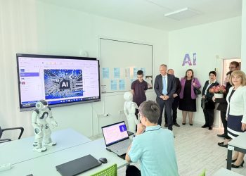 Министърът на образованието и науката Красимир Вълчев откри нов STEM център в най-голямото училище в община Костенец – СУ „Св. Климент Охридски“