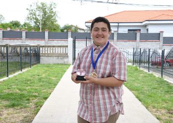 Иван и Надя, пред които има широк хоризонт