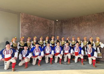 Това е истински събор – с хора́ и песни на мегдана