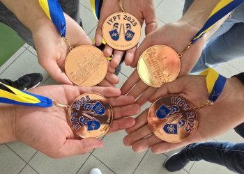 Български ученици спечелиха отборни бронзови медали от Международния турнир на младите физици (IYPT)
