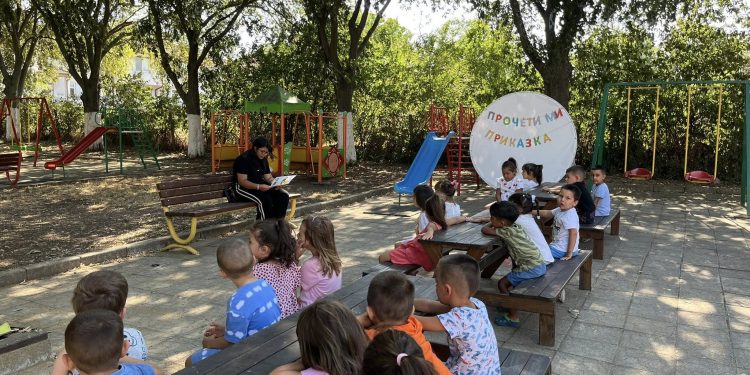 Сто ученици от Бургас се включват в „Прочети ми приказка“