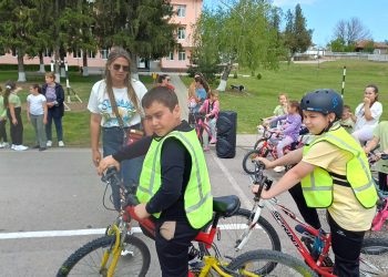 Децата в училището в с. Крепча искат да поемат по стъпките на шахматистката Нургюл Салимова