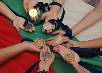 Четири златни и четири сребърни медала за България от Международната олимпиада по английски език