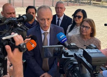 Министърът на образованието и науката Красимир Вълчев проведе работна среща с екипите по Механизма за обхват в СУ "Найден Геров" в пловдивския кв. "Столипиново"