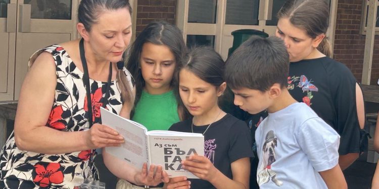 Литературен клуб „БългарЧЕТА“ към БУ „Звънче“ на Острова учи на любов към книгите