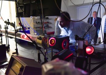 Министерството на иновациите и растежа ще подкрепи с 10 млн. лв. авангардно изследване на Института по физика на твърдото тяло (ИФТТ) към Българската академия на науките за лазерно индуциран управляем ядрен синтез