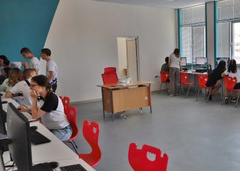 Предлагат 277 защитени и 946 средищни детски градини и училища