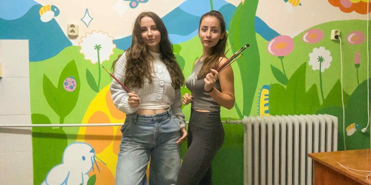 Студентка и учител вдъхват нов живот на детско отделение в Кюстендил