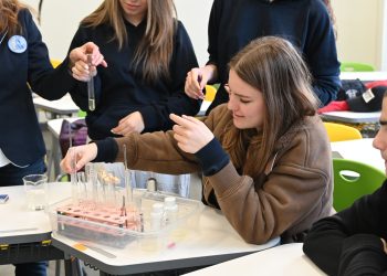 STEM център и Център за високи постижения бяха открити в ПГ по техника и строителство в Перник