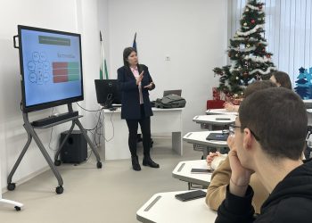 „Аз-буки“ проведе уроци за медийната грамотност, в които се включиха ученици от СУ „Св. св. Кирил и Методий“ и ОУ „Христо Ботев“ в кв. „Долно Езерово“ в Бургас