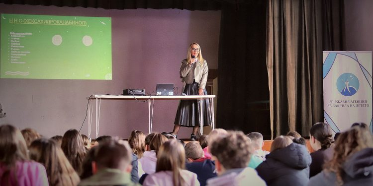 Д-р Шасине Вели от ВМА: Едно наргиле се равнява на 100 цигари